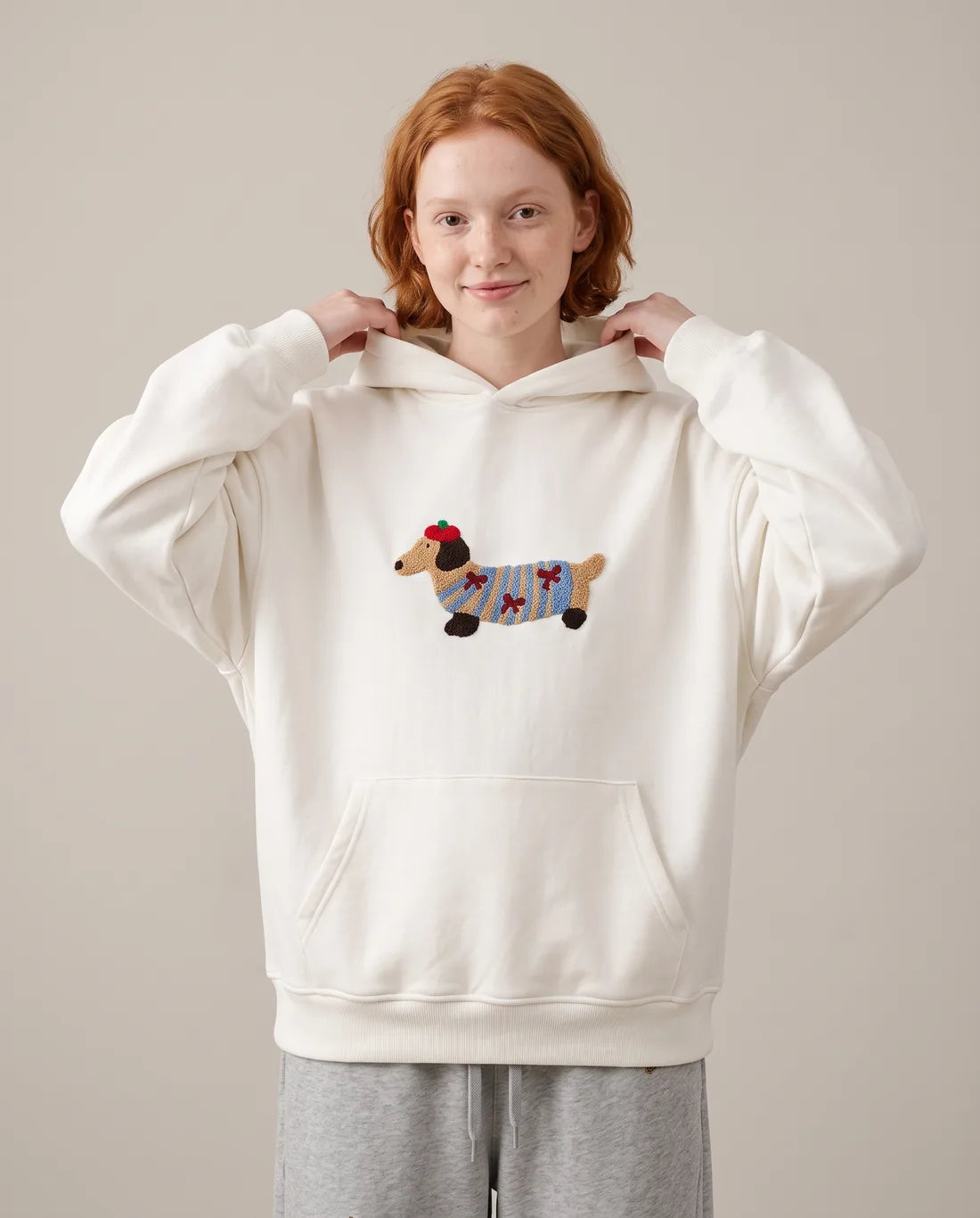 Doby Kapüşonlu Sweatshirt · Kırık Beyaz · Model görseli · dijital